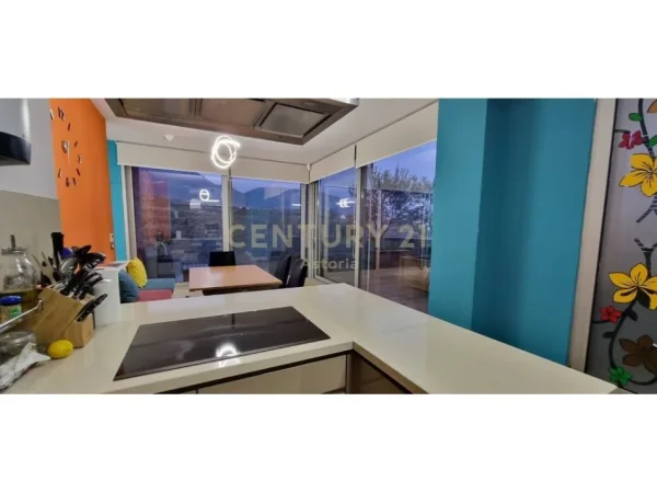 Tirane, shes apartament duplex Dublex Kati 5, 503 m² 767.000 € (Fresku)