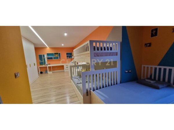 Tirane, shes apartament duplex Dublex Kati 5, 503 m² 767.000 € (Fresku)