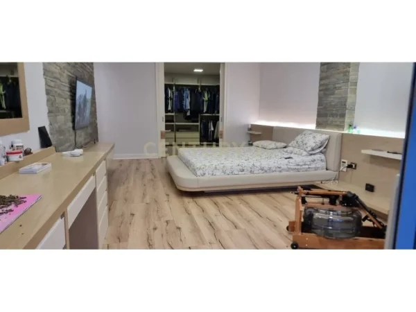 Tirane, shes apartament duplex Dublex Kati 5, 503 m² 767.000 € (Fresku)