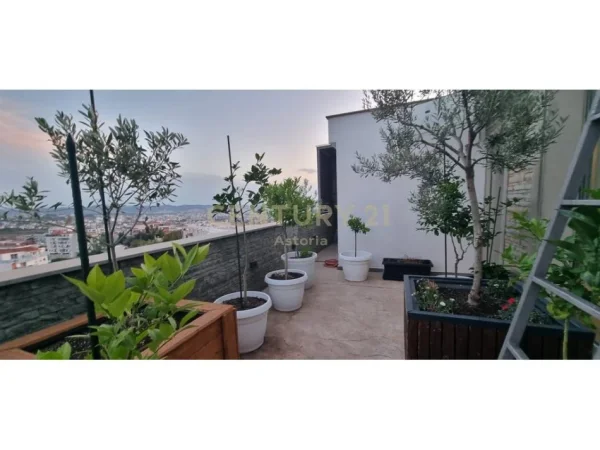 Tirane, shes apartament duplex Dublex Kati 5, 503 m² 767.000 € (Fresku)