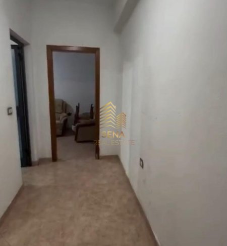 Tirane, jepet me qera shtepi 1+1+Ballkon Kati 1, 55 m² 200 € (Rruga Myslym Keta, prane profarmes)
