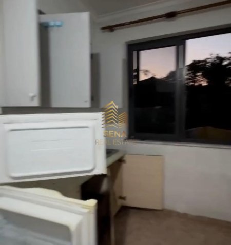 Tirane, jepet me qera shtepi 1+1+Ballkon Kati 1, 55 m² 200 € (Rruga Myslym Keta, prane profarmes)
