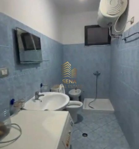 Tirane, jepet me qera shtepi 1+1+Ballkon Kati 1, 55 m² 200 € (Rruga Myslym Keta, prane profarmes)