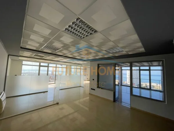 Durres, jepet me qera ambjent biznesi Kati 9, 207 m² 2.000 € (Fly, Durres)