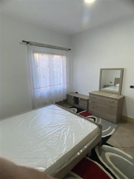 Tirane, jepet me qera apartament 1+1 Kati 1, 60 m² 30.000 € (Selite prane nenstacionit elektrik)