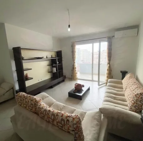 Durres, jepet me qera apartament 1+1+Ballkon Kati 7, 90 m² 299 € (Tek Vodafoni,Stacioni Trenit Durres)