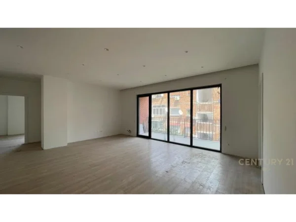 Tirane, jepet me qera zyre Kati 3, 141 m² 2.000 € (Myslym Shyri)