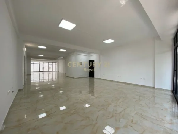 Tirane, jepet me qera zyre Kati 1, 226 m² 2.300 € (KOMPLEKSI HALILI)