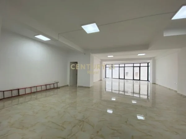 Tirane, jepet me qera zyre Kati 1, 226 m² 2.300 € (KOMPLEKSI HALILI)