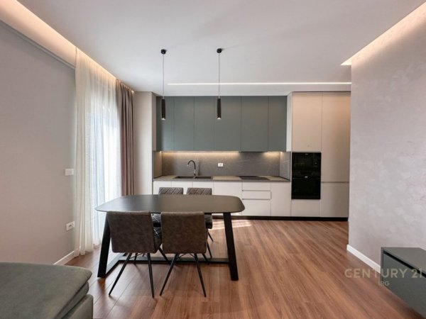 Tirane, jepet me qera apartament 2+1+Aneks+Ballkon Kati 4, 102 m² 1.000 € (FOLEJA E GJELBER)