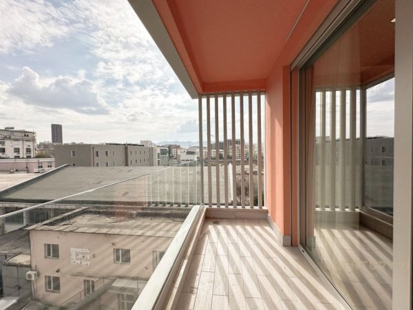 Tirane, jepet me qera apartament 2+1+Aneks+Ballkon Kati 4, 102 m² 1.000 € (FOLEJA E GJELBER)