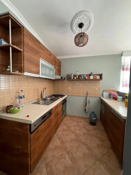 Shkembi Kavajes, shitet apartament+verande | Penthouse 3+1+Aneks+Ballkon Kati 5, 170 m² 180.000 € (Shkembi i Kavajes)