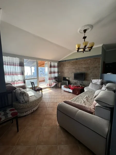 Shkembi Kavajes, shitet apartament+verande | Penthouse 3+1+Aneks+Ballkon Kati 5, 170 m² 180.000 € (Shkembi i Kavajes)