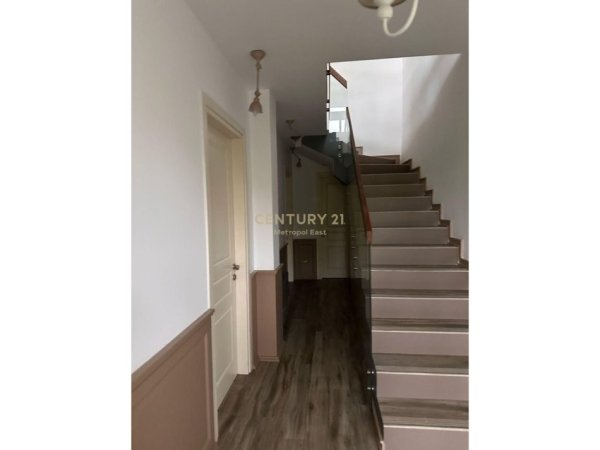 Tirane, jepet me qera Vile 2 Katshe Kati 2, 488 m² 2.700 € (Long Hill)