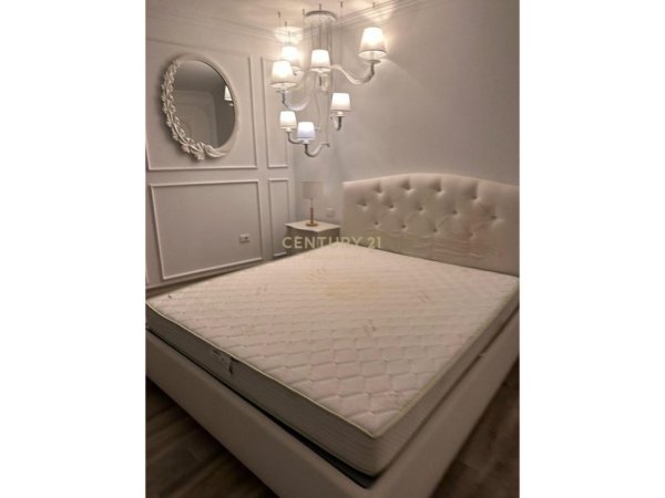 Tirane, jepet me qera Vile 2 Katshe Kati 2, 488 m² 2.700 € (Long Hill)
