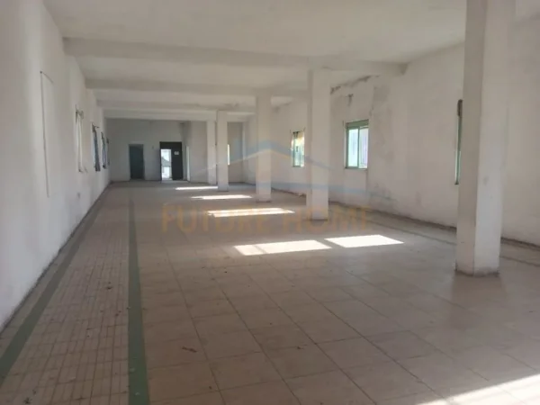 Durres, jepet me qera ambjent biznesi Kati 2, 260 m² 100.000 € (Xhafzotaj, Durres)