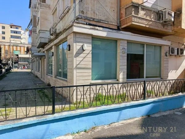 Tirane, shes ambjent biznesi Kati 0, 296 m² (Rruga Bardhyl)