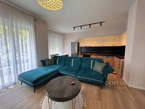 Tirane, jepet me qera apartament 2+1 Kati 2, 110 m² 800 € (Kopshti Zoologjik)