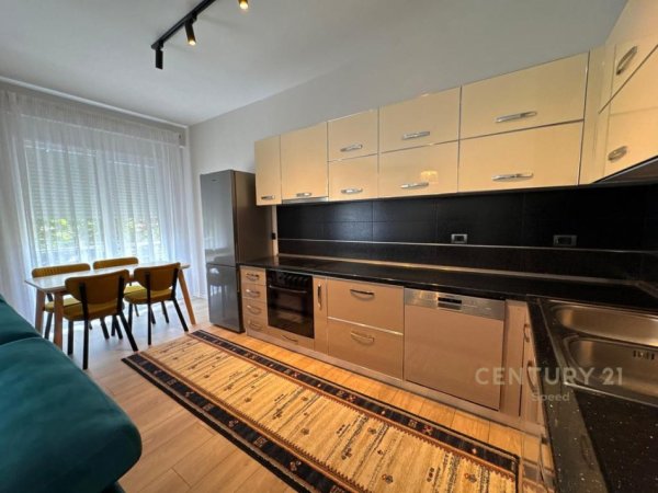 Tirane, jepet me qera apartament 2+1 Kati 2, 110 m² 800 € (Kopshti Zoologjik)