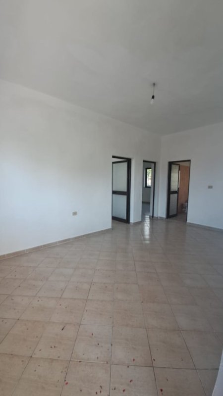 Tirane, jepet me qera shtepi 2+1 Kati 2, 85 m² 350 € (JEPET HYRJE 2+1 ME QERA NE PORCELAN TEK SHKOLLA MBREKULLIA)