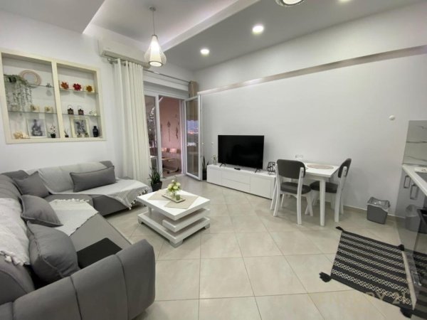 Tirane, jepet me qera apartament 1+1 Kati 1, 70 m² 600 € (KOPSHTI BOTANIK)