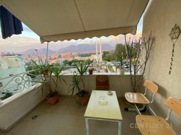 Tirane, jepet me qera apartament 1+1 Kati 1, 70 m² 600 € (KOPSHTI BOTANIK)