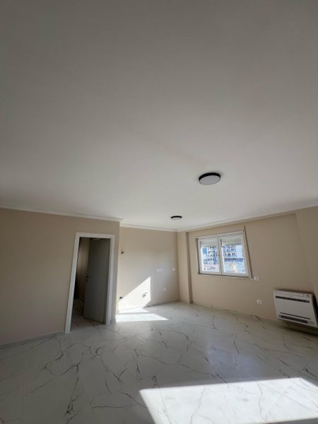 Tirane, jepet me qera apartament 3+1 Kati 4, 130 m² 1.000 € (JEPET SUPER APARTAMENT ME QERA 3+1 NE RRUGE TE DURRESIT TEK KAFE FLORA)