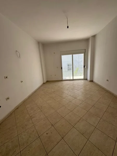 Shkembi Kavajes, shitet apartament 1+1+Aneks+Ballkon Kati 3, 69 m² 68.000 € (Shkembi i Kavajes)