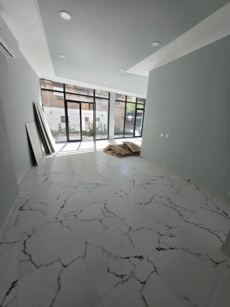 Tirane, jepet me qera ambjent biznesi Kati 0, 60 m² 1.500 € (Rruga Mine Peza (Pranë Le Bon))