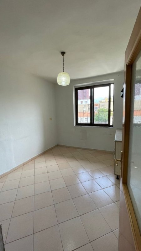 Tirane, jepet me qera apartament 2+1+Ballkon Kati 4, 65 m² 350 € (21 Dhjetori)