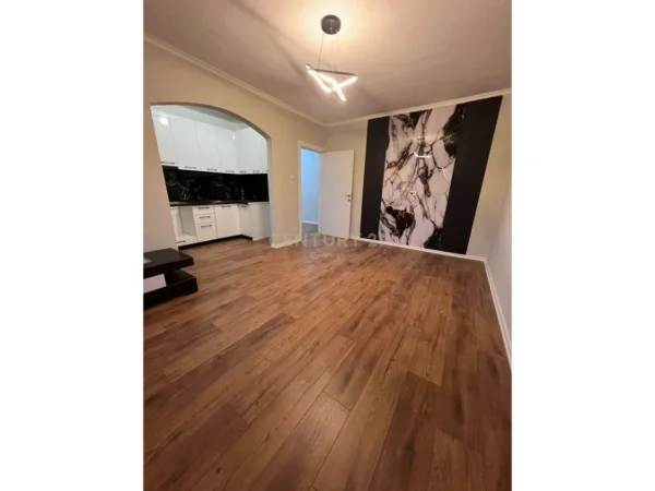 Tirane, shes apartament 1+1 Kati 3, 54 m² 92.000 € (porcelan)