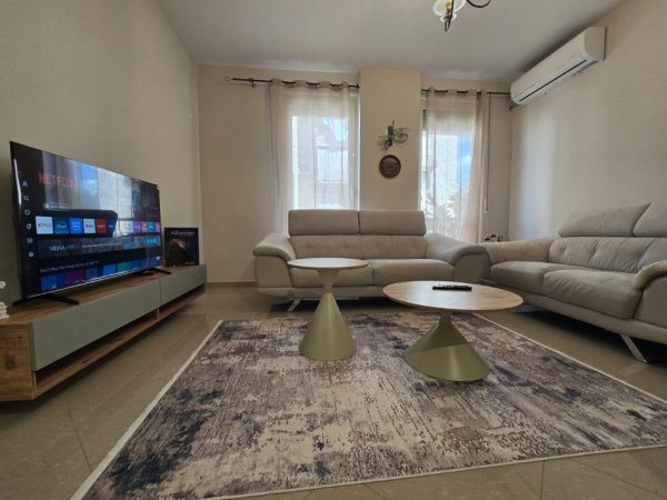 Tirane, jepet me qera apartament 2+1+Aneks+Ballkon Kati 2, 100 m² 650 € (liqeni i thate)