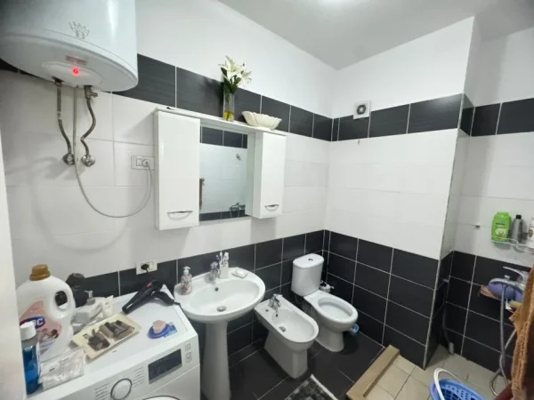 Tirane, shitet apartament 1+1+Ballkon Kati 6, 63 m² 93.000 € (Bulevardi Migjeni)