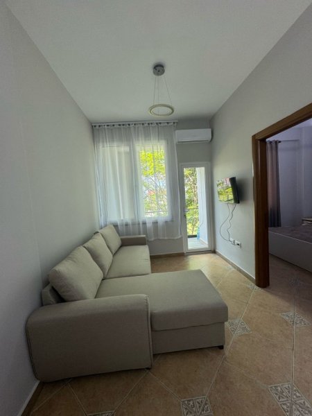 Tirane, jepet me qera apartament 1+1+Ballkon Kati 2, 70 m² 350€