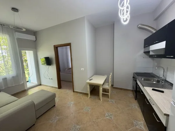 Tirane, jepet me qera apartament 1+1+Ballkon Kati 2, 70 m² 350€