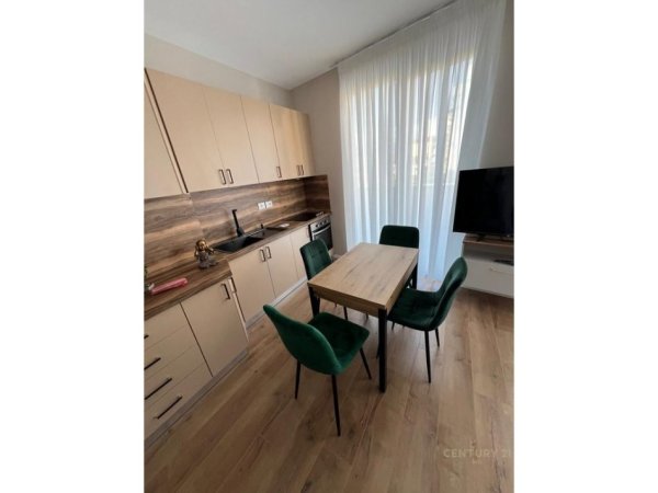 Tirane, jepet me qera apartament 2+1 Kati 3, 85 m² 1.200 € (RRUGA E BARRIKADAVE)