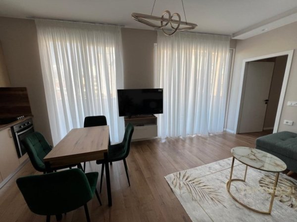 Tirane, jepet me qera apartament 2+1 Kati 3, 85 m² 1.200 € (RRUGA E BARRIKADAVE)