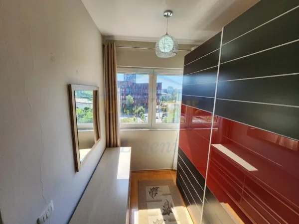 Tirane, jepet me qera apartament 2+1 Kati 5, 96 m² 1.000 € (Air Albania)