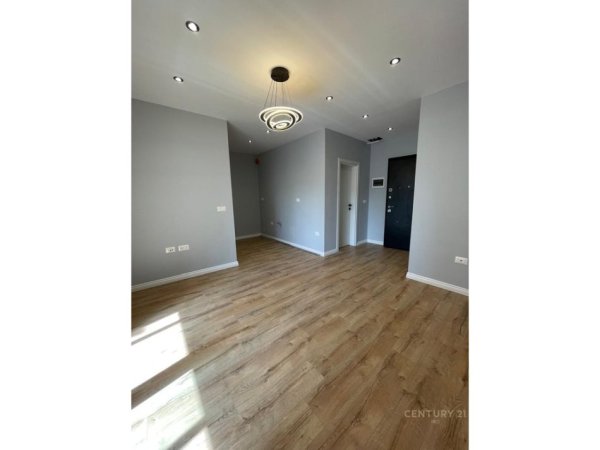 Tirane, shes apartament 1+1+Ballkon Kati 6, 49 m² 98.000 € (5 MAJ)