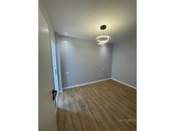 Tirane, shes apartament 1+1+Ballkon Kati 6, 49 m² 98.000 € (5 MAJ)