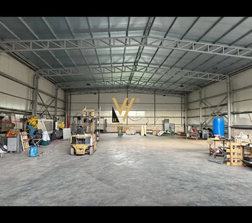 Tirane, jepet me qera magazine Kati 0, 600 m² 2.500 € (KAMEZ)