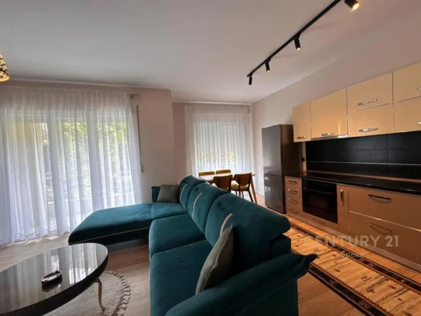 Tirane, jepet me qera apartament 2+1 Kati 2, 110 m² 800 € 