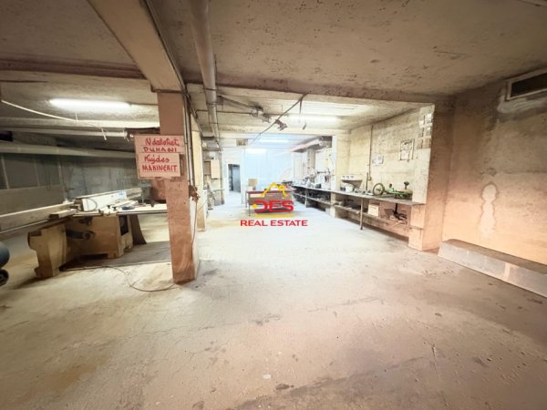 Vlore, shitet garazh | post parkimi Kati -1, 300 m² 103.000 € (Rruga Zaho Koka)