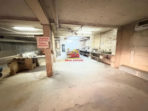 Vlore, shitet garazh | post parkimi Kati -1, 300 m² 103.000 € (Rruga Zaho Koka)