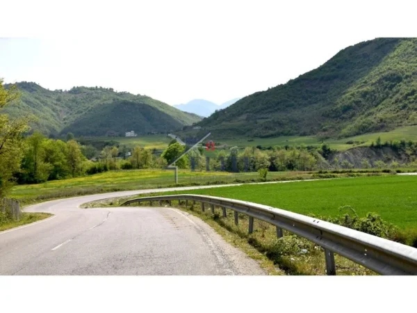 Tirane, shitet , 1.480 m² 74.000 € (Vishaj)