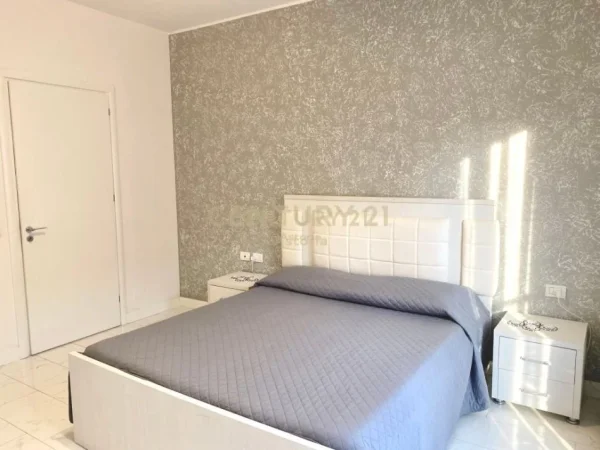 Tirane, jepet me qera apartament 2+1 Kati 5, 115 m² 750 € 