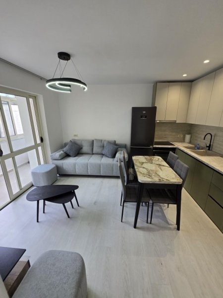Tirane, jepet me qera apartament 1+1+Ballkon Kati 5, 45 m² 600 € (Myslym Shyri)