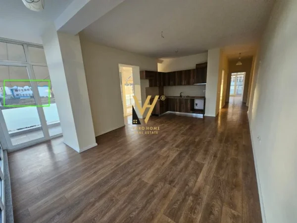 Tirane, jepet me qera ambjent biznesi Kati 1, 166 m² 1.300 € (KOMPLEKSI KIKA 2)