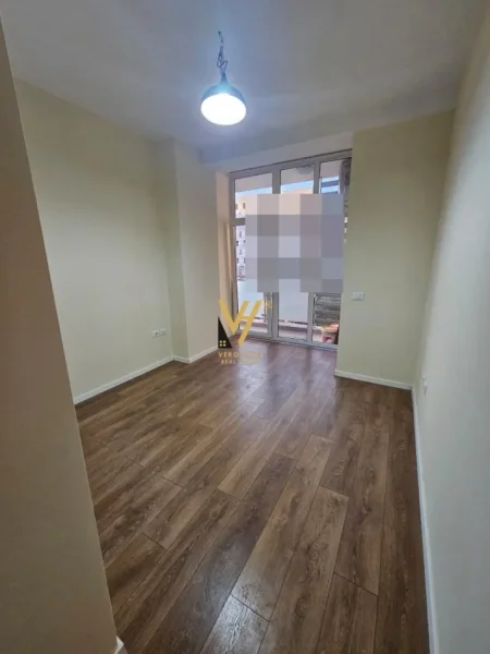 Tirane, jepet me qera ambjent biznesi Kati 1, 166 m² 1.300 € (KOMPLEKSI KIKA 2)