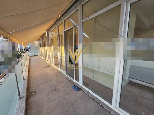 Tirane, jepet me qera ambjent biznesi Kati 1, 166 m² 1.300 € (KOMPLEKSI KIKA 2)